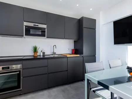 Appartement chic avec terrasse, Wi-Fi, proche plages et attractions - Photo 6