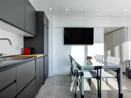 Appartement chic avec terrasse, Wi-Fi, proche plages et attractions - Photo 8