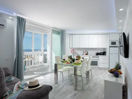 Appartement moderne à Playa de las Américas avec piscine, climatisation et WiFi - Photo 1