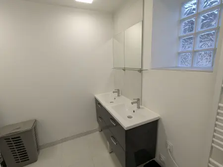 Gîte convivial avec climatisation, 4 chambres, terrasse, parking - 6 pers. - Photo 12