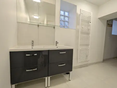 Gîte convivial avec climatisation, 4 chambres, terrasse, parking - 6 pers. - Photo 13