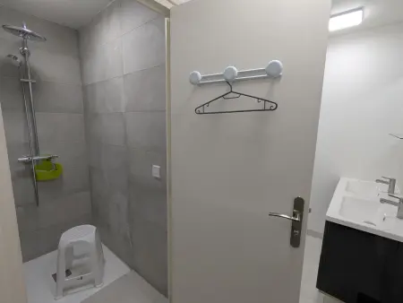 Gîte convivial avec climatisation, 4 chambres, terrasse, parking - 6 pers. - Photo 14