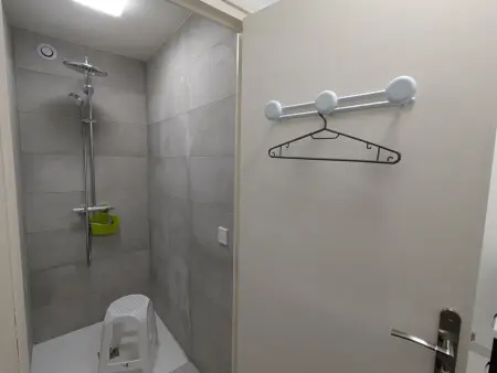 Gîte convivial avec climatisation, 4 chambres, terrasse, parking - 6 pers. - Photo 15