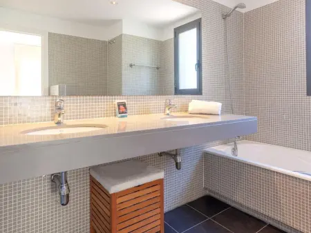 Villa avec Piscine Privée et Jardin à Tamariu, 1 km de la Plage - Photo 12