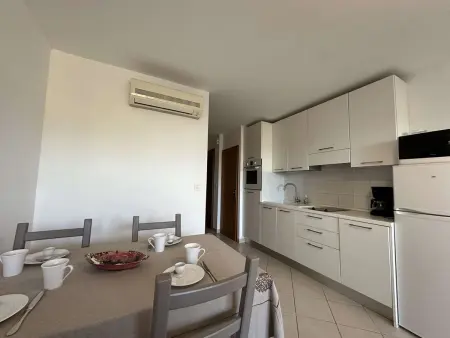 Appartement 2 pièces cosy avec terrasse et parking, proche plages - Photo 4