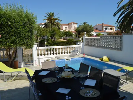 Maison familiale avec piscine chauffée et amarre, 8 pers. à Empuriabrava - Photo 2