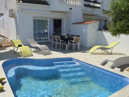 Maison familiale avec piscine chauffée et amarre, 8 pers. à Empuriabrava - Photo 4