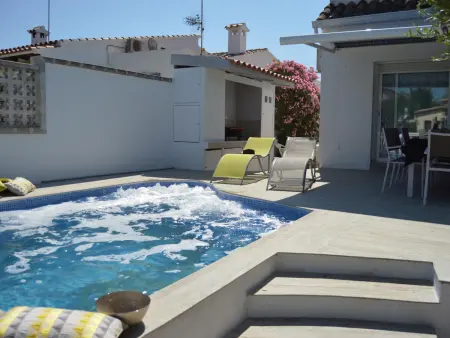 Maison familiale avec piscine chauffée et amarre, 8 pers. à Empuriabrava - Photo 7