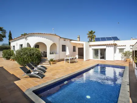 Charmante maison 5 ch. à 10 min de la plage avec piscine privée, terrasse et parking - Photo 1