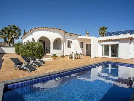 Charmante maison 5 ch. à 10 min de la plage avec piscine privée, terrasse et parking - Photo 2