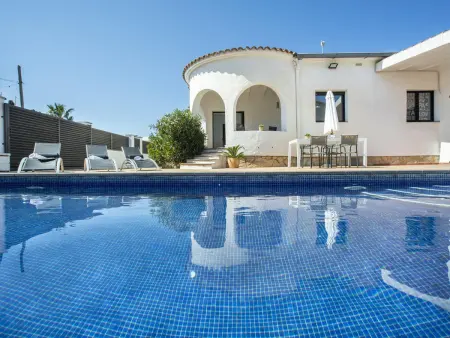 Charmante maison 5 ch. à 10 min de la plage avec piscine privée, terrasse et parking - Photo 3