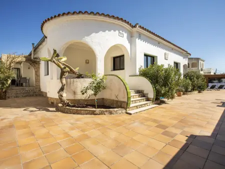 Charmante maison 5 ch. à 10 min de la plage avec piscine privée, terrasse et parking - Photo 4