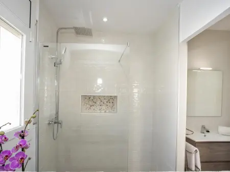 Charmante maison 5 ch. à 10 min de la plage avec piscine privée, terrasse et parking - Photo 29