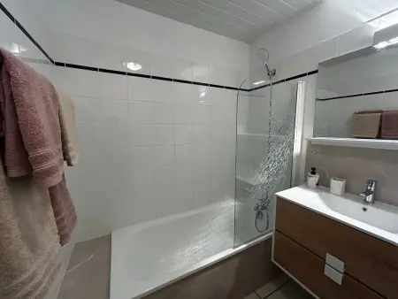 T2 rénové avec WiFi et parking à 200m des Thermes - Photo 2