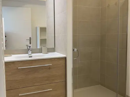 Bel appartement T2 avec terrasse privative et parking à Balaruc-les-Bains - Photo 9