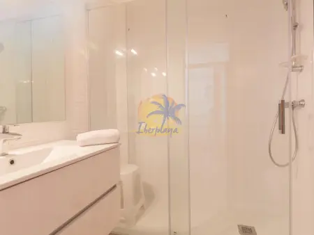 Appartement rénové avec piscine à Salou, proche plage et Port Aventura - Photo 4