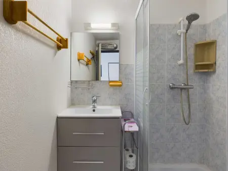 Appartement 2 Pièces RDC avec Terrasse et Parking dans Résidence Sécurisée avec Piscine - Photo 8