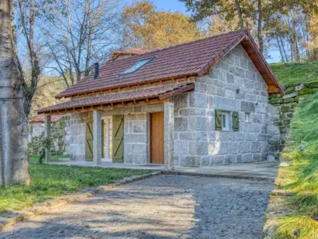 Maison sereine au bord de la rivière avec cheminée - Photo 3