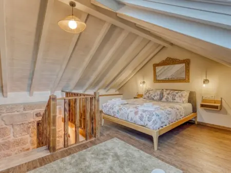 Maison sereine au bord de la rivière avec cheminée - Photo 9