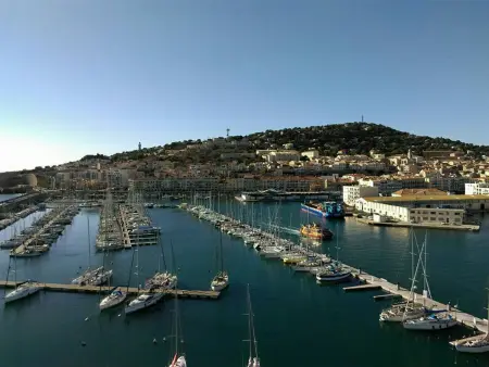Superbe T2 climatisé avec parking privé, proche plage à Sète - Photo 10