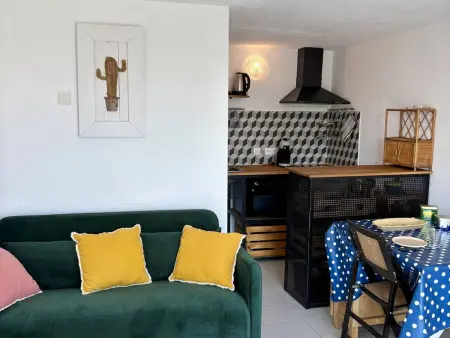 Studio rénové avec mezzanine, proche plage et commerces, parking privé - Photo 1