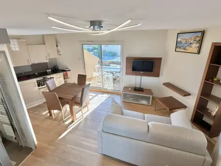 Appartement moderne 2 pièces avec balcon et parking à La Londe-les-Maures - Photo 1