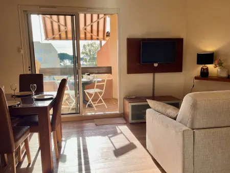 Appartement moderne 2 pièces avec balcon et parking à La Londe-les-Maures - Photo 3