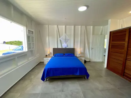 Villa neuve au Marin avec terrasse couverte et élégance moderne - Photo 8