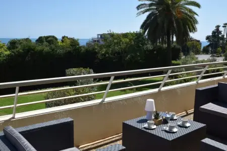 Vue Mer à Golfe-Juan Proche Cannes Plage et Garage, Appartement à Golfe Juan vue sur mer - Photo 1