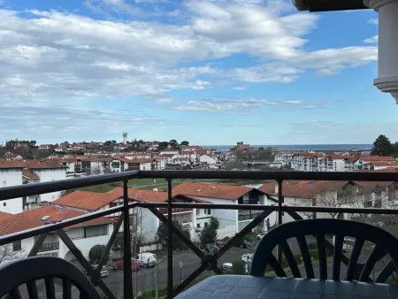 Charmant 2 pièces avec terrasse et accès piscine - Photo 1