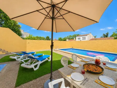 Grande Maison avec Piscine Privée, WiFi et Barbecue à 15min de la Plage - Photo 1