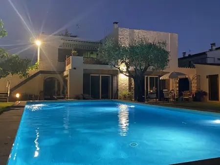 Grande villa rénovée avec 2 piscines et jardin à 50m de la mer à Sant Martí d'Empúries - Photo 6