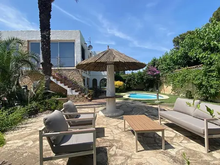 Grande villa rénovée avec 2 piscines et jardin à 50m de la mer à Sant Martí d'Empúries - Photo 10