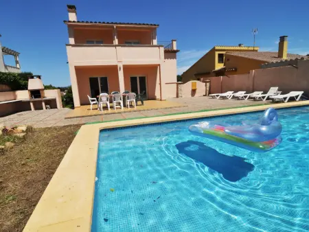 Grande Maison Familiale avec Piscine Privée et Terrasse à Torroella de Montgrí, Proche Plage - Photo 2