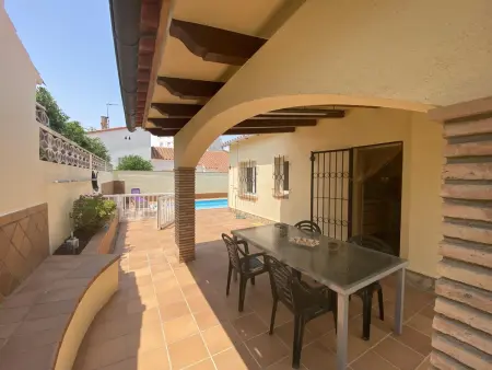 Maison familiale avec piscine privée à Torroella de Montgrí, à proximité de la plage et des commodités - Photo 2