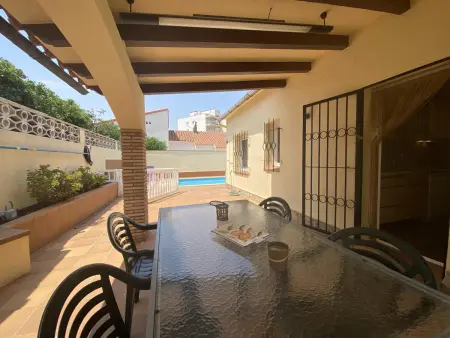 Maison familiale avec piscine privée à Torroella de Montgrí, à proximité de la plage et des commodités - Photo 3