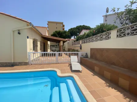 Maison familiale avec piscine privée à Torroella de Montgrí, à proximité de la plage et des commodités - Photo 8