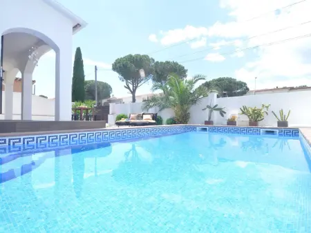 Maison Chic avec Piscine Privée et Wi-Fi, Villa 8 personnes à L'Escala - Photo 2