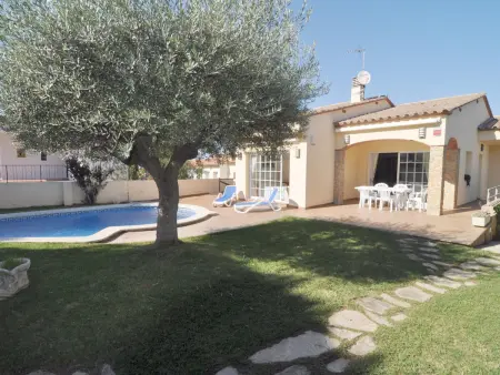 Maison spacieuse avec jardin et piscine privée à L'Escala - Photo 3