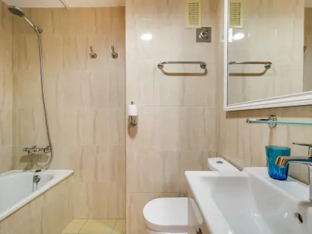 Appartement charmant 2 ch avec balcon, Wi-Fi, proche plage Blanes - Photo 17