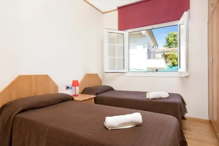 Araceli, Villa à Lloret de Mar avec Piscine Privée - Photo 2
