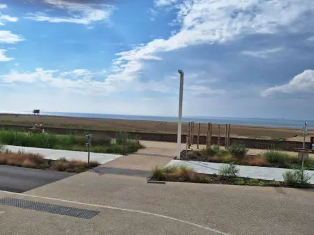 Bel appartement en bord de mer avec terrasse et parking - Photo 13