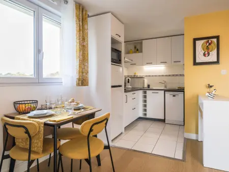 Appartement rénové, lumineux proche plage avec parking - Photo 2