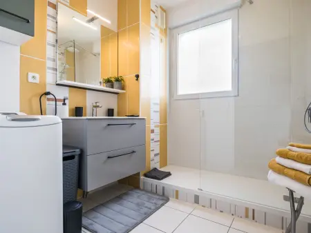 Appartement rénové, lumineux proche plage avec parking - Photo 5
