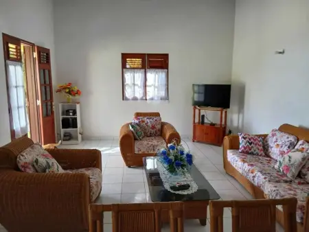 Maison spacieuse à Petit-Bourg avec jardin, Maison 7 personnes à Petit Bourg - Photo 2