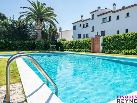 Appartement rez-de-chaussée avec jardin et accès piscine, proche plage de Sant Pol - Photo 3