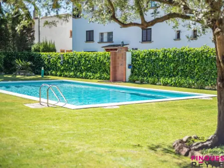 Appartement rez-de-chaussée avec jardin et accès piscine, proche plage de Sant Pol - Photo 4