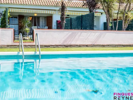 Appartement rez-de-chaussée avec jardin et accès piscine, proche plage de Sant Pol - Photo 6
