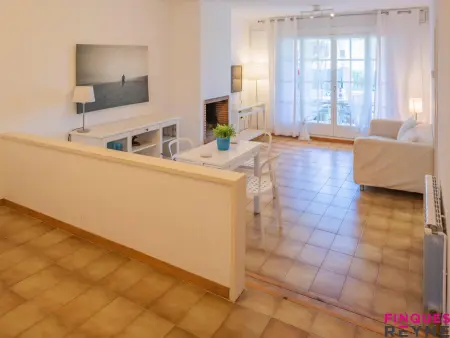 Appartement rez-de-chaussée avec jardin et accès piscine, proche plage de Sant Pol - Photo 8