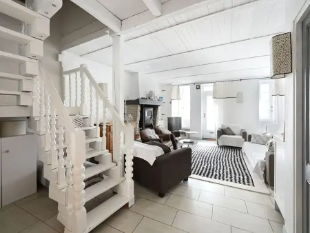 Charmante Maison de Village au Cœur de La Couarde-sur-Mer - Photo 6